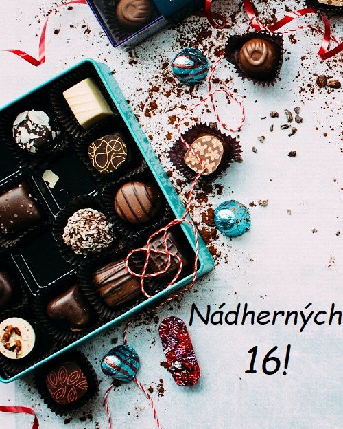 Vysypaná bonboniéra s nápisem "Nádherných 16". 