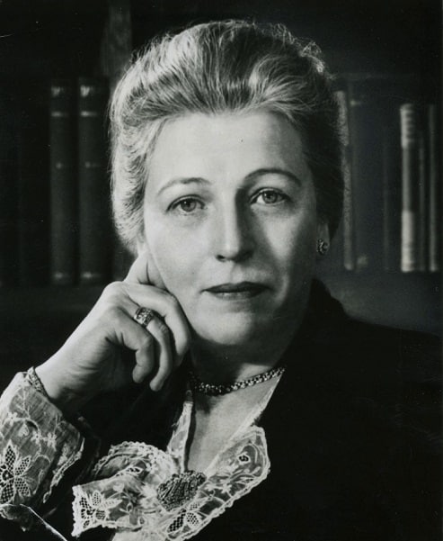 Černobílý portrét Pearl S. Buck