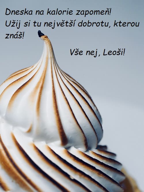 Dortík s opálenou pěnou a přáním všeho nej Leošovi.