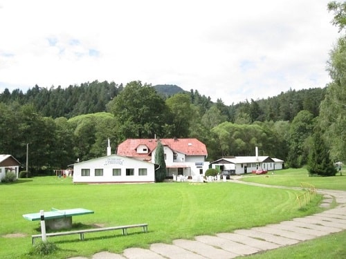 Fotografie hlavní budovy v Kempu U Ferdinanda.