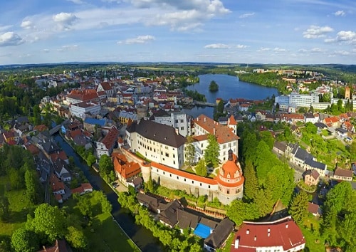 Letecký pohled na Jindřichův Hradec. 