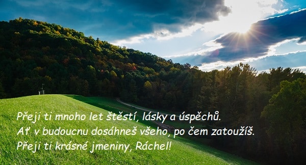 Blahopřání ke jmeninám Ráchel na pozadí lesa na okraji louky pod sluncem zacházejícím za mraky.