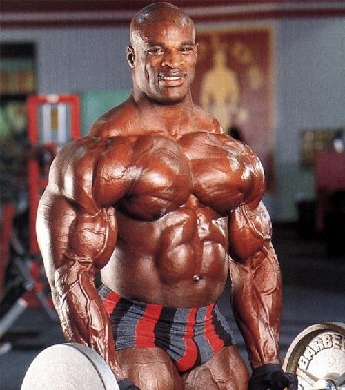 Ronnie Coleman v posilovně s činkami