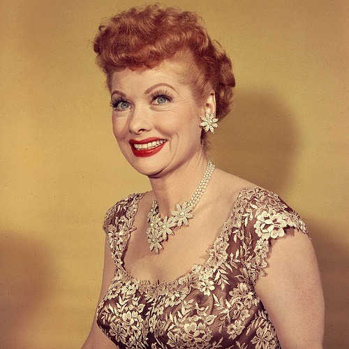 Barevná fotografie smějící se Lucille Ball